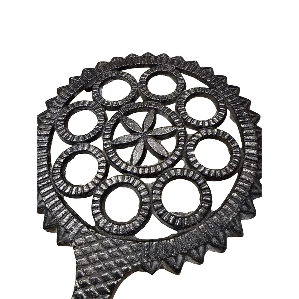Vtg Rustic Farmhouse‎ Cast Iron Trivets Cottagecore Kitchen Primitive Wall Decor
